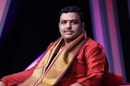 బ్రహ్మశ్రీ చిలకమర్తి ప్రభాకర చక్రవర్తి శర్మ, మొబైల్‌ : 9494981000