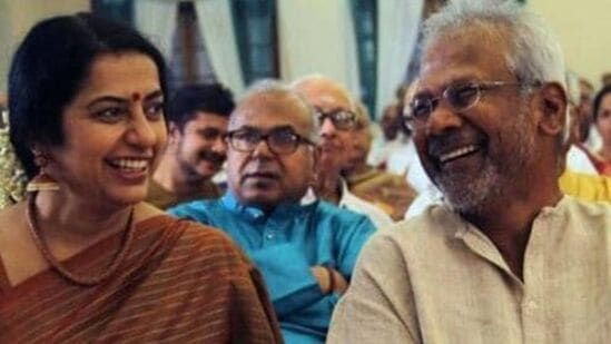 Suhasini Mani Ratnam love story: సఖి సినిమాలో చూపించిన ఇంట్లోనే తమ పెళ్లి జరిగిందని సుహాసిని చెప్పింది. అది తమ బంధువుల ఇల్లు అని, తమ పెళ్లి సమయానికి ఆ ఇల్లు నిర్మాణం ఇంకా పూర్తి కాలేదని, కనీసం పెయింటింగ్స్ కూడా వేయలేదని తెలిపింది. అలాంటి ఇంట్లో తాము పెళ్లి చేసుకున్నట్లు సుహాసిని చెప్పడం విశేషం.