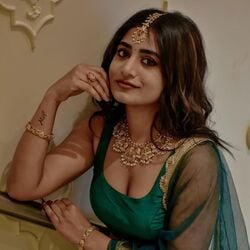 <p>అక్టోబర్ 8న బిగ్ బాస్ 7 తెలుగు 2.0 పేరుతో మినీ గ్రాండ్ లాంచ్ ఈవెంట్‌లో వైల్డ్ కార్డ్ ద్వారా ఎంట్రీ ఇచ్చింది నయని పావని.&nbsp;<br>&nbsp;</p>