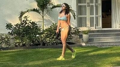Sara Ali Khan in Bikini: చాలా అందంగా ఉన్నావ్.. నువ్వో క్వీన్.. హాట్‌గా ఉన్నావ్ అంటూ ఫ్యాన్స్ కామెంట్స్ చేశారు.