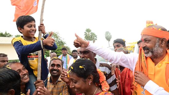 ఎన్నికల ప్రచారంలో బండి సంజయ్ కుమార్