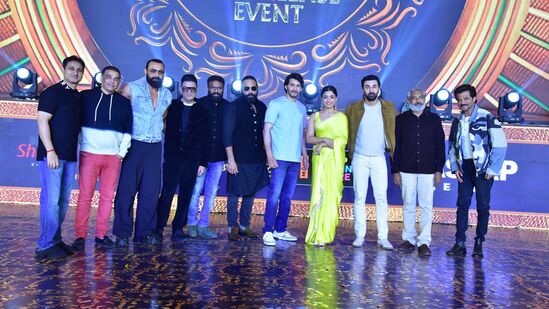 Animal Pre Release Event: యానిమల్ మూవీ డిసెంబర్ 1న రిలీజ్ కానుంది. అర్జున్ రెడ్డి ఫేమ్ సందీప్ రెడ్డి వంగా డైరెక్ట్ చేసిన ఈ సినిమాపై పాన్ ఇండియా లెవల్లో భారీ అంచనాలు ఉన్నాయి.