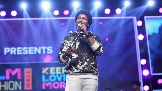 Hi Nanna Pre Release Event: నాని నటించిన హాయ్ నాన్న మూవీ డిసెంబర్ 7న రిలీజ్ కానుండగా.. బుధవారం (నవంబర్ 29) వైజాగ్ లో ప్రీరిలీజ్ ఈవెంట్ ఘనంగా జరిగింది. ఇందులో డిసెంబర్ లో రిలీజ్ అవుతున్న సినిమాల గురించి నాని మాట్లాడటం విశేషం.