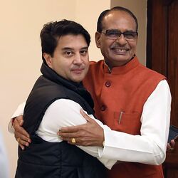 <p>మరీ ముఖ్యంగా మధ్యప్రదేశ్​లో కాంగ్రెస్​ ఆశలు గల్లంతయ్యాయి. శివరాజ్​ సింగ్​ చౌహాన్​ నేతృత్వంలోని బీజేపీ.. గెలుపు వైపు దూసుకెళుతోంది.</p>