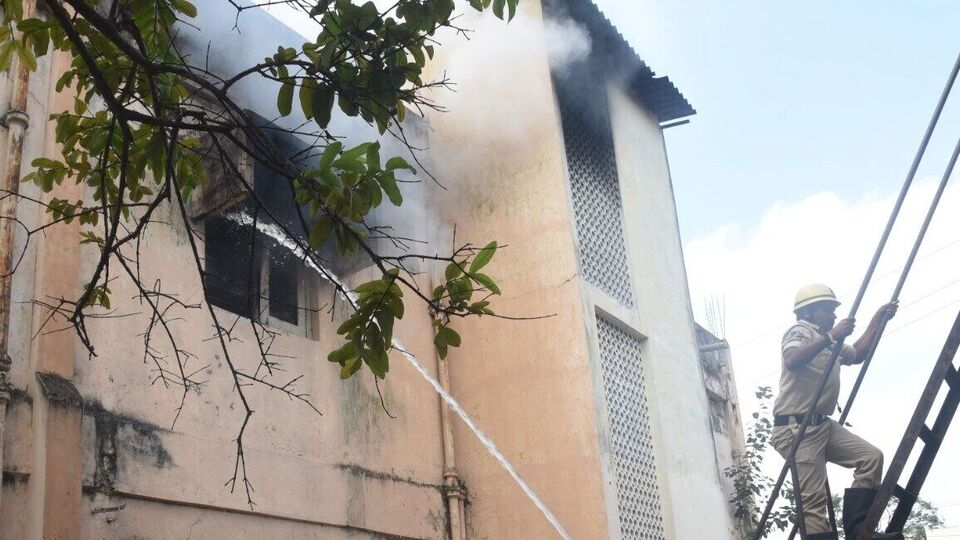 Warangal ప్రసూతి ఆసుపత్రి లో అగ్నిప్రమాదంa fire broke out in a