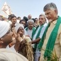రైతులను పరామర్శించిన చంద్రబాబు(File Photo)