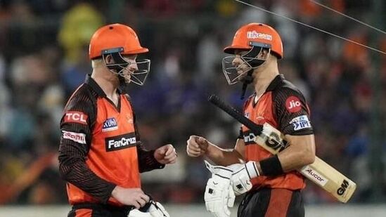 IPL 2024 Auction Teams Purse: సన్ రైజర్స్ హైదరాబాద్ జట్టు దగ్గర రూ.34 కోట్లు ఉండటం విశేషం. అయితే ఆ టీమ్ కు కేవలం 6 మందే అవసరం కావడంతో వేలంలో స్టార్ ప్లేయర్స్ కోసం గట్టిగా ప్రయత్నించే అవకాశం ఉంది.