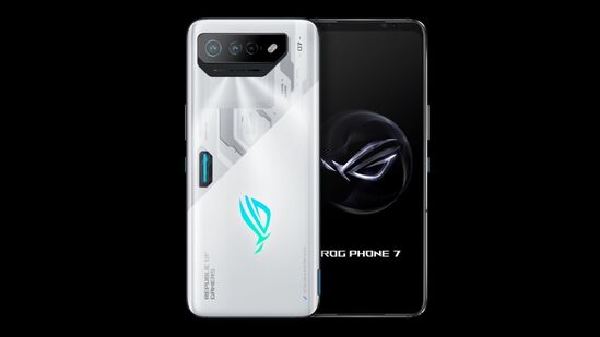 &nbsp;Asus ROG Phone 7 - ఆసుస్ ROG ఫోన్ 7 అనేది పూర్తిగా గేమింగ్ డెడికేటెడ్ ఫోన్. ఇందులో Qualcomm Snapdragon 8 Gen 2 SoC చిప్ సెట్, Adreno 740 GPU ఉన్నాయి, అలాగే, 12GB LPDDR5X RAM, 256GB UFS 4.0 స్టోరేజ్‌ ఫెసిలిటీ ఉన్నాయి. ROG ఫోన్ 7 లో ఎయిర్‌ట్రిగ్గర్ 3 కోసం అల్ట్రాసోనిక్ సెన్సార్‌లు, గ్రిప్ ప్రెస్, గేమ్‌కూల్ 7 థర్మల్ డిజైన్, ఏరోయాక్టివ్ కూలర్ 7 వంటి ప్రత్యేకమైన గేమింగ్ ఫీచర్‌లు ఉన్నాయి.