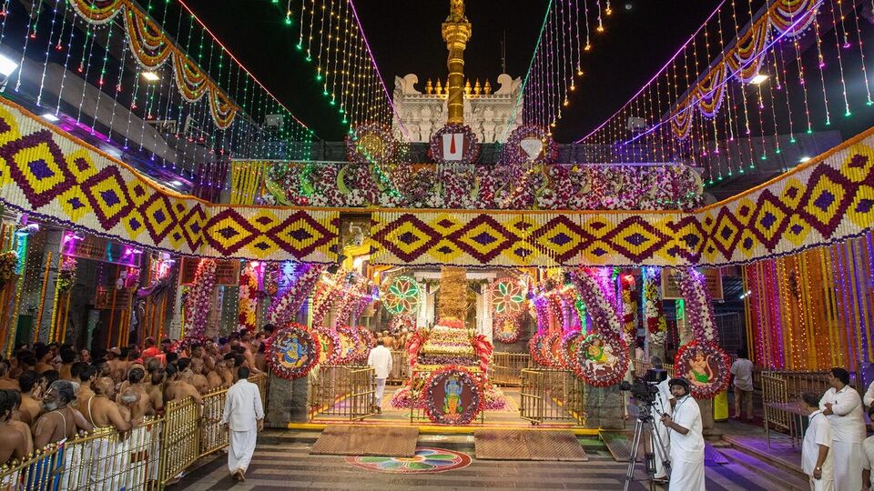 Vaikunta Ekadasi at Tirumala తిరుమలలో వైకుంఠ ఏకాదశి వైభవం పోటెత్తిన