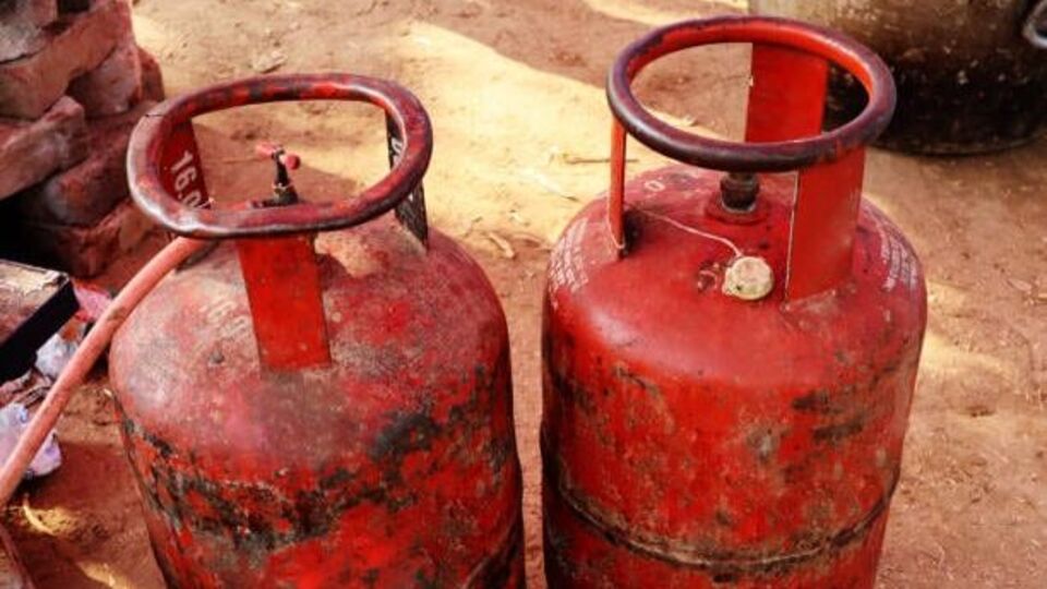 Check Gas In Cylinder సిలిండర్‌లో గ్యాస్ ఎంత ఉందో చెక్ చేసేందుకు