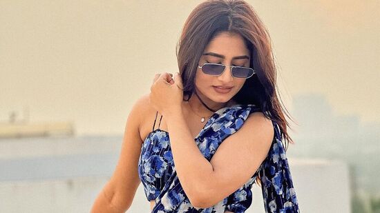 సోషల్ మీడియా సెన్సేషన్‌గా పేరు తెచ్చుకున్న నయని పావని అసలు పేరు సాయి రాజు పావని. 1998 ఆగస్ట్ 4న హైదరాబాద్‌లో జన్మించిన ఈ బ్యూటి సినిమాలపై ఇష్టంతో ఇండస్ట్రీలోకి ఎంట్రీ ఇచ్చింది.&nbsp;