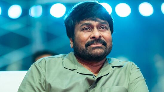 వెంకీ 75 ఈవెంట్‌లో వెంకటేష్‌పై ఆసక్తికర కామెంట్స్ చేశారు చిరంజీవి. 1983లో సురేష్ ప్రొడక్షన్స్‌లో సంఘర్షణ సినిమా చేస్తున్న సమయంలోని తనలోని భావనను పంచుకున్నాడు చిరంజీవి.&nbsp;