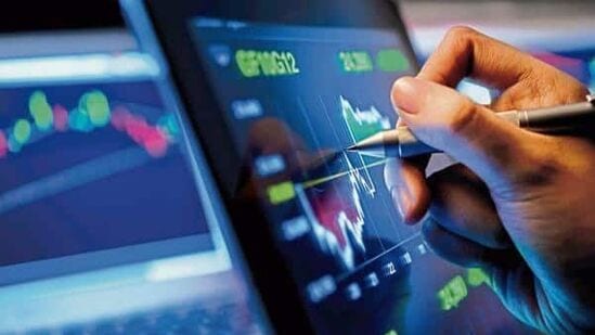 Sansera Engineering: సన్సెరా ఇంజినీరింగ్ టార్గెట్ ధర రూ. 1,210. ఇది ప్రస్తుత ధరతో పోలిస్తే, 22% పెరుగుదలను సూచిస్తుంది. బలమైన ఆర్డర్ బుక్, ఆరోగ్యకరమైన ఉత్పత్తి వైవిధ్యం, ఏరోస్పేస్ వ్యాపారంలో కొత్త ప్లేయర్‌లకు అవకాశాలు లేకపోవడం ఈ సంస్థ బలాలు.
