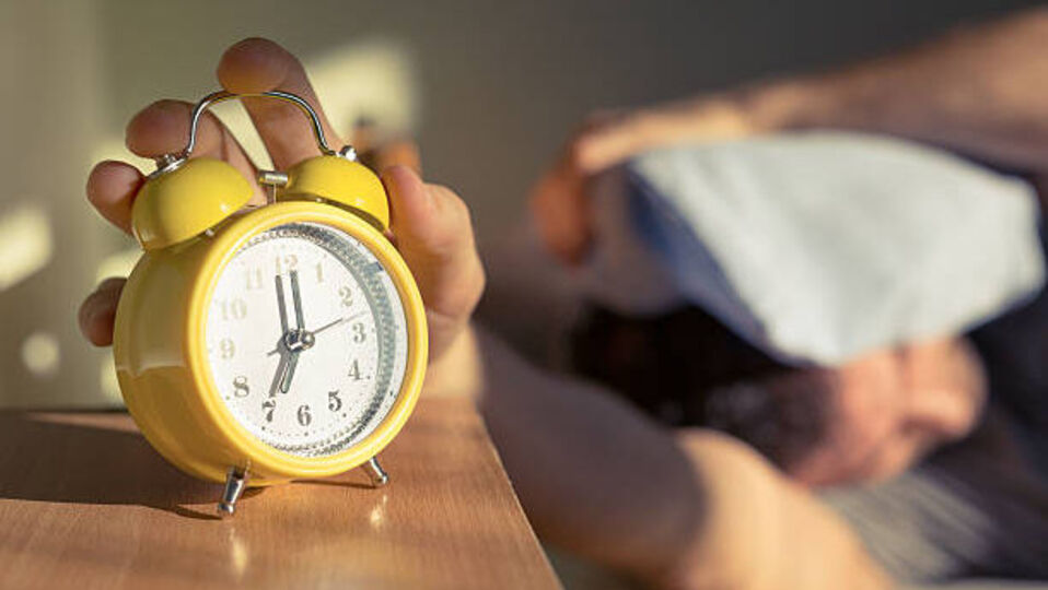 Snooze Button Impact అలారం పెట్టుకుని నిద్రపోతే ఈ తప్పు అస్సలు