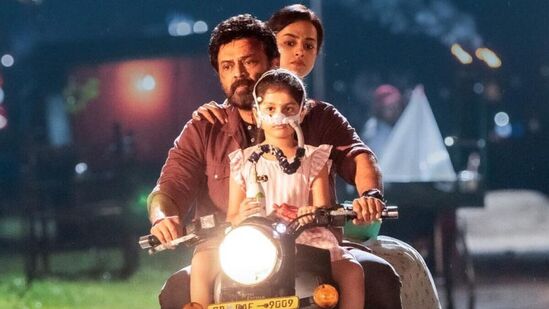 సైంధవ్ సినిమాలో వెంకటేశ్‍కు జోడీగా శ్రద్ధా శ్రీనాథ్ నటించారు. బాలీవుడ్ స్టార్ నవాజుద్దీన్ సిద్ధిఖీ, ఆర్య, రుహానీ శర్మ, ఆండ్రియా జెరెమియా, జిషు సెంగూప్త ఈ మూవీలో కీలకపాత్రలు చేశారు.&nbsp;