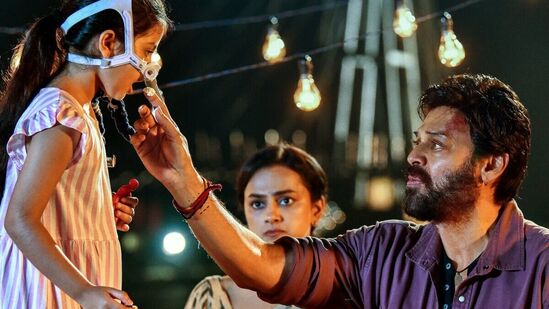 చాలా కాలం తర్వాత యాక్షన్ మూవీని వెంకటేశ్ చేస్తుండటంతో సైంధవ్‍కు చాలా క్రేజ్ ఉంది. తండ్రీ,కూతుళ్ల సెంటిమెంట్ కూడా ఈ మూవీలో ప్రధానంగా ఉండనుంది. నిహారిక ఎంటర్‌టైన్‍మెంట్ పతాకంపై వెంకట్ బోయినపల్లి ఈ చిత్రాన్ని నిర్మించారు. సంతోష్ నారాయణ్ సంగీతం అందించారు.&nbsp;