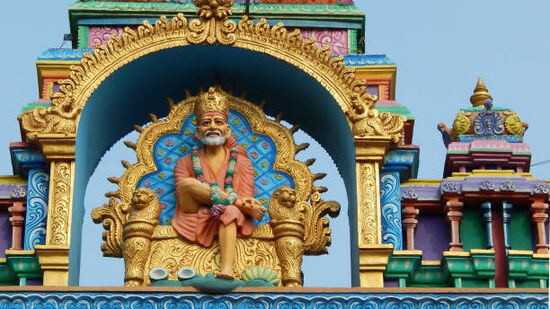 హైదరాబాద్ షిర్డీ టూర్ ప్యాకేజీ టికెట్ ధరలు చూస్తే…. సింగిల్ షేరింగ్ కు రూ. 8,680 ధర ఉండగా.. డబుల్ షేరింగ్ కు రూ.7010ధరగా ప్రకటించారు. ట్రిపుల్ షేరింగ్ కు 6840గా నిర్ణయించారు. కంఫార్ట్ క్లాస్ల్ కోచ్ లో ఈ ధరలు ఉంటాయి. ఈ ప్యాకేజీ గతేడాదిలో చూస్తే సింగిల్ షేరింగ్ కు 11 వేల ధరగా(కంఫార్ట్ క్లాస్) ఉండేది. టూర్ ప్యాకేజీలో టికెట్లు, హోటల్‌లో వసతి, బ్రేక్‌ఫాస్ట్, లంచ్, డిన్నర్ వంటివి కవర్ అవుతాయి. నిబంధనలు కూడా వర్తిస్తాయి. పూర్తి వివరాల కోసం కింద ఇచ్చిన జాబితాను చూడండి. www.irctctourism.com క్లిక్ చేసి ప్యాకేజీ పూర్తి వివరాలు తెలుసుకోవటంతో పాటు బుకింగ్ చేసుకోవచ్చు