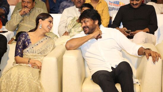 Hanuman pre release event: హను-మాన్ ప్రీరిలీజ్ ఈవెంట్ కు చీఫ్ గెస్ట్ గా వచ్చిన చిరంజీవి.. ఈ సినిమా ప్రతి టికెట్ నుంచి రూ.5 అయోధ్య రామాలయానికి విరాళంగా వెళ్తుందని వెల్లడించాడు. అంతేకాదు జనవరి 22న ఈ ఆలయ ప్రారంభోత్సవానికి తనకు కూడా ఆహ్వానం అందిందని చెప్పాడు.