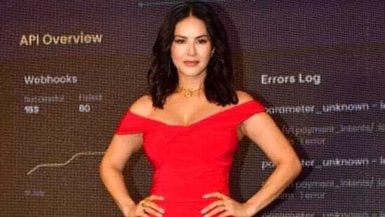 Sunny Leone Red Hot Look: ఈ ఈవెంట్లో సన్నీ ఇలా రెడ్ హాట్ లుక్ లో స్పెషల్ అట్రాక్షన్ గా నిలిచింది.