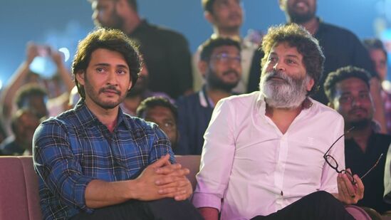 అత‌డు, ఖ‌లేజా త‌ర్వాత మ‌హేష్ బాబు, త్రివిక్ర‌మ్ కాంబినేష‌న్‌లో హ్యాట్రిక్ మూవీగా గుంటూరు కారం రిలీజ‌వుతోంది.&nbsp;