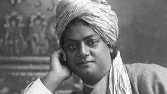 జీవితంలో ఉన్నతంగా ఎదగాలంటే మీలోని అహాన్ని వదిలించుకోండి. మీ మనస్సును తేలిక చేసుకోండి. అంతర్గతంగా తేలికగా ఉన్నవారే పైకి ఎదగగలరు.