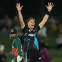 <p>Tim Southee World Record: పాకిస్థాన్ తో జరిగిన తొలి టీ20 మ్యాచ్ లో 4 వికెట్లు తీయడం ద్వారా ఈ ఫార్మాట్లో ఇప్పటి వరకూ ఎవరికీ సాధ్యం కాని రికార్డును టిమ్ సౌథీ సొంతం చేసుకున్నాడు. టీ20ల్లో అతడు 150 వికెట్ల మైలురాయిని అందుకున్నాడు.</p>