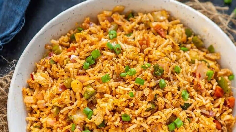 Masala Egg rice: అన్నం మిగిలిపోతే ఇలా మసాలా ఎగ్ రైస్ చేసేయండి, రెసిపీ