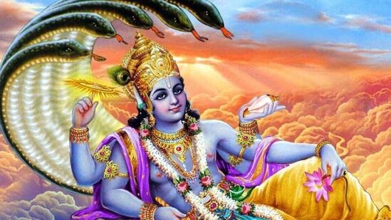 పుత్రదా ఏకాదశి పరిహారం: పౌష్ పుత్రద ఏకాదశి రోజున సంతాన్ గోపాల్ మంత్రం ఓం దేవకీసూత్ గోవింద వాసుదేవ జగత్పేతే, దేహి మే తనయం కృష్ణ త్వహం శరణం గతః&nbsp;అనే మంత్రాన్ని తులసి మాలని ఉపయోగిస్తూ 5 సార్లు జపించాలి. ఈ పరిహారం సంతానోత్పత్తికి ఉపయోగపడుతుంది.