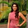 <p>యానిమ‌ల్‌కు పోటీగా &nbsp;రిలీజైన హాయ్ నాన్న &nbsp;వ‌ర‌ల్డ్ వైడ్‌గా 75 కోట్ల‌కుపైగా క‌లెక్ష‌న్స్ రాబ‌ట్టింది. ఇటీవ‌లే నెట్‌ఫ్లిక్స్ ద్వారా ఓటీటీ ప్రేక్ష‌కుల ముందుకొచ్చిన ఈ మూవీ నేష‌న‌ల్ వైడ్‌గా ట్రెండింగ్ లిస్ట్‌లో కొన‌సాగుతోంది.&nbsp;</p>