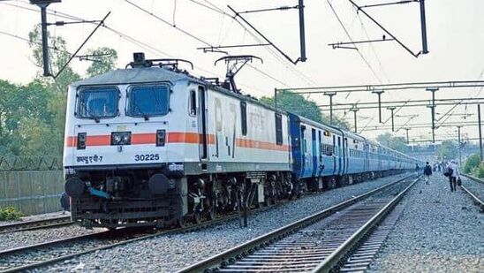 IRFC: ఈ స్టాక్ డిసెంబర్‌లో 12.5% పతనమైంది. 2024 జనవరిలో ఇప్పటివరకు ఈ &nbsp;రైల్వే స్టాక్ 63% పైగా పెరిగింది. ఇది గత 1 సంవత్సరంలో ఇది 432% పైగా పెరిగింది. ఈ స్టాక్ జనవరి 23, 2024 న దాని రికార్డు గరిష్ట స్థాయి రూ. 192.80 ని తాకింది. మార్చి 28, 2023న ఈ షేర్ విలువ రూ. 25.40 వద్ద 52 వారాల కనిష్ట స్థాయికి చేరింది. ఆ తరువాత పుంజుకుని ఇప్పటివరకు 659% పెరిగింది. ఈ సంస్థ రైల్వే ప్రాజెక్ట్ లకు ఫైనాన్స్ చేస్తుంది. గత వారం దాని మార్కెట్ క్యాపిటలైజేషన్ మొదటిసారిగా రూ. 2 లక్షల కోట్లను అధిగమించింది. ఈ ఘనతను సాధించిన తొమ్మిదవ భారతీయ PSU సంస్థగా అవతరించింది.