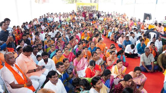 ఖిల్లా రామాలయంలో శ్రీ సీతారామ కల్యాణానికి హాజరైన భక్తులు