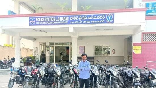 స్వాధీనం చేసుకున్న బైకులు