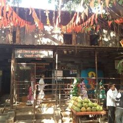 <p>సీతా గుఫా: గుఫా అంటే గుహ. ఈ ప్రదేశం మహారాష్ట్రలోని నాసిక్ జిల్లాలో ఉంది. ఈ ప్రదేశం నుండి రావణుడు సీతను అపహరించినట్లు అక్కడి ప్రజలు నమ్ముతారు. &nbsp;(twitter/@vselenophile)</p>