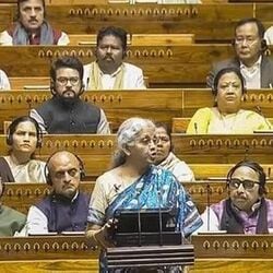 <p>వచ్చే ఐదేళ్లు అసాధారణ వృద్ధి, 2047 నాటికి అభివృద్ధి చెందిన భారతదేశం అనే దార్శనికతను సాధించే దిశగా గణనీయమైన మైలురాళ్లుగా ఉంటాయని ఆర్థిక మంత్రి నిర్మలా సీతారామన్ గురువారం మధ్యంతర బడ్జెట్ సమర్పణ సందర్భంగా పేర్కొన్నారు. ఏప్రిల్, మే నెలల్లో ఎన్నికల తర్వాత కొత్త ప్రభుత్వం పూర్తిస్థాయి బడ్జెట్ ప్రవేశపెడుతుందని ఆమె పేర్కొన్నారు.&nbsp;</p>