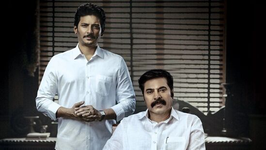 ఏపీ ముఖ్య‌మంత్రి వైఎస్ జ‌గ‌న్ జీవితం ఆధారంగా తెరకెక్కిన యాత్ర 2 మూవీ ఫిబ్ర‌వ‌రి 8న రిలీజ్ అవుతోంది. &nbsp;2009 నుంచి 2019 మ‌ధ్య‌కాలంలో జ‌గ‌న్ జీవితం జ‌రిగిన సంఘ‌ట‌న‌ల ఆధారంగా తెర‌కెక్కిన ఈ సినిమాకు మ‌హి వి రాఘ‌వ్ ద‌ర్శ‌క‌త్వం వ‌హిస్తున్నాడు. ఇందులో వైఎస్ జ‌గ‌న్ పాత్ర‌లో కోలీవుడ్ న‌టుడు జీవా క‌నిపించ‌బోతున్నాడు.&nbsp;