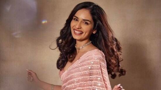 ప్ర‌స్తుతం అక్ష‌య్‌కుమార్, టైగ‌ర్ ష్రాఫ్ హీరోలుగా న‌టిస్తోన్న బ‌ఢే మియా ఛోటే మియాలో మానుషి చిల్ల‌ర్ హీరోయిన్‌గా న‌టిస్తోంది. అలాగే జాన్ అబ్ర‌హంతో తెహ్రాన్ అనే సినిమా చేస్తోంది.&nbsp;