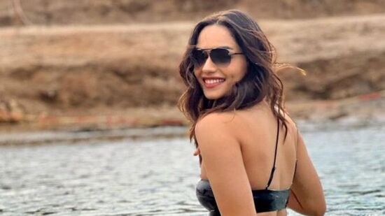 2019లో సెక్సీయెస్ట్ వెజిటేరియ‌న్ ప‌ర్స‌నాలిటీ ఇన్ ఇండియాగా మానుషి చిల్ల‌ర్ అవార్డును గెలుచుకున్న‌ది.&nbsp;