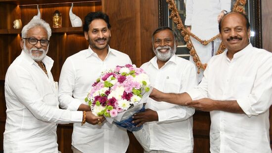 వైసీపీ రాజ్యసభ అభ్యర్థులతో సిఎం జగన్