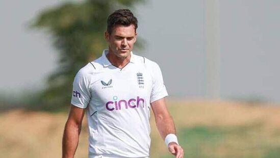 James Anderson Fitness: జేమ్స్ ఆండర్సన్ 2003లో టెస్టుల్లో అరంగేట్రం చేశాడు. అంటే 21 ఏళ్లుగా క్రికెట్ ఆడుతూనే ఉన్నాడు. ఇప్పటి వరకూ 180 టెస్టులు ఆడటం గమనార్హం. సచిన్ తర్వాత అత్యధిక టెస్టులు ఆడిన ప్లేయర్ అతడే.