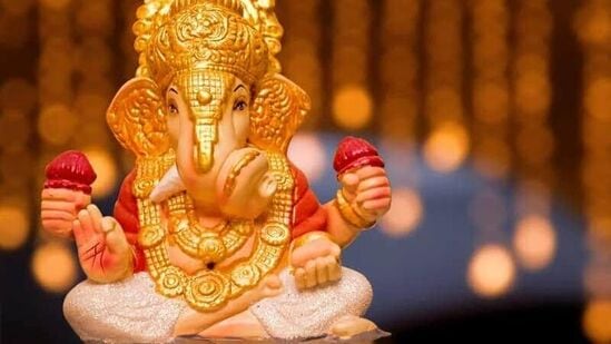 విఘ్నాలు తొలగించే వాడు వినాయకుడు. వాస్తు ప్రకారం ఆయన విగ్రహాన్ని ఇంట్లో ఉంచుకోవడం కూడా చాలా శుభప్రదం.