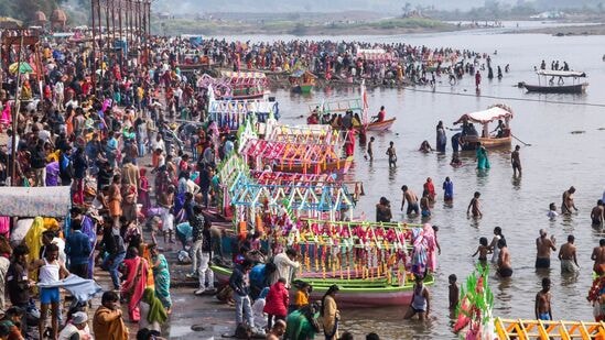 మధ్యప్రదేశ్‌లోని అమర్‌కంటక్ జిల్లాలో నర్మదా జయంతి పండుగను ఉత్సాహంగా జరుపుకుంటారు. మాఘమాసంలోని శుక్లపక్ష సప్తమి తిథి నాడు నర్మదా జయంతిని జరుపుకుంటారని హిందూ మత గ్రంధాలు పేర్కొంటున్నాయి. నర్మదా జయంతి రోజున నర్మదా నదిలో స్నానం చేస్తే సర్వపాపాలు హరించి పుణ్యం లభిస్తుందని పురాణాల నమ్మకం.