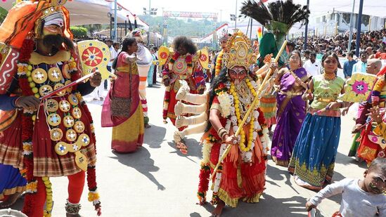 రథసప్తమి సందర్భంగా తిరుమల మాడ వీధుల్లో సాంస్కృతిక కార్యక్రమాలు