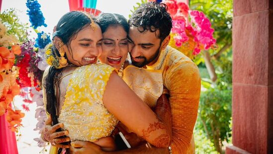 ఏపీ కాంగ్రెస్ అధ్యక్షురాలు వైఎస్ షర్మిల కుమారుడు రాజారెడ్డి వివాహం వైభవంగా జరిగింది.&nbsp;