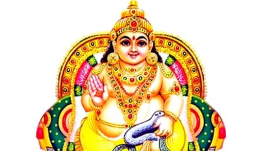 కుబేరునికి చాలా ఇష్టమైన కొన్ని రాశిచక్రాలు ఉన్నాయి. గ్రహ సంచారాల వల్ల రకరకాల లాభాలు పొందినా, కుబేరుని అనుగ్రహం వల్ల ఐశ్వర్యంలో ఎలాంటి నష్టం వాటిల్లదని చెబుతారు. అందులో మీ రాశి ఉందేమో చూసుకోండి.&nbsp;