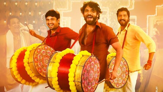 కింగ్ నాగార్జున హీరోగా నటించిన నా సామిరంగ సినిమా సంక్రాంతి సందర్భంగా జనవరి 14న థియేటర్లలోకి వచ్చి హిట్ అయింది. విలేజ్ బ్యాక్‍డ్రాప్‍లో యాక్షన్‍తో పాటు ఎంటర్‌టైన్‍మెంట్‍తో అలరించింది. ఇప్పుడు ఈ చిత్రం ఓటీటీలో స్ట్రీమింగ్‍కు అందుబాటులోకి వచ్చింది.&nbsp;