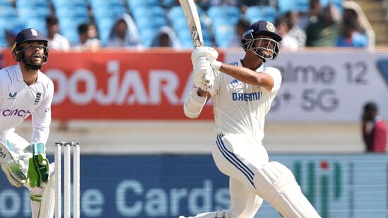 ఇంగ్లండ్‍పై ఈ సిరీస్‍లో రెండు, మూడు టెస్టుల్లో టీమిండియా గెలువడంలో జైస్వాల్ కీలకపాత్ర పోషించాడు. డబుల్ సెంచరీలతో జట్టుకు మంచి స్కోర్లు అందించాడు. తన ఏడు టెస్టుల్లోనే రెండు ద్విశతకాలను నమోదు చేశాడు జైస్వాల్.&nbsp;