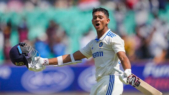 ఇలా ఇంగ్లండ్తో వరుస మ్యాచ్ల్లో డబుల్ సెంచరీలు చేసినా జైస్వాల్కు ప్లేయర్ ఆఫ్ మ్యాచ్ అవార్డు దక్కలేదు. ఇలా ఇంగ్లండ్తో వరుస మ్యాచ్ల్లో డబుల్ సెంచరీలు చేసినా జైస్వాల్కు ప్లేయర్ ఆఫ్ మ్యాచ్ అవార్డు దక్కలేదు. 