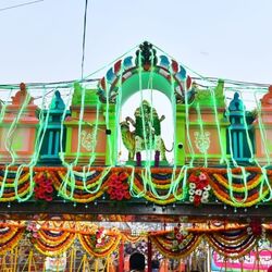 <p>మేడారం జాతర కోసం ముస్తాబైన ఆలయం. జాతరలో భాగంగా &nbsp;మహబూబాబాద్ జిల్లా పూనుగొండ్ల నుంచి సమ్మక్క భర్త పగిడిద్దరాజుతో కాలినడకన బయలు దేరిన పెనక వంశస్తులు మంగళవారం రాత్రి ములుగు జిల్లా గోవిందరావుపేట మండలం లక్ష్మీపురం చేరుకోగా.. బుధవారం ఉదయం అక్కడి నుంచి మేడారం బయలుదేరారు. బుధవారం సాయంత్రంలోగా పగిడిద్దరాజు మేడారం చేరుకోనున్నారు. కాగా బుధవారం సాయంత్రం సారలమ్మ, పగిడిద్దరాజు, గోవిందరాజు గద్దెలపైకి చేరుకోవడంతో మహాజాతర ప్రారంభమవుతుంది</p>