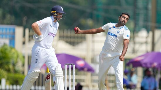 Ashwin Record: ఈ సిరీస్ లోనే ఇంగ్లండ్ పై ఇండియా తరఫున అత్యధిక వికెట్లు తీసిన ఇండియన్ బౌలర్ గా అశ్విన్ నిలిచిన విషయం తెలిసిందే. బీఎస్ చంద్రశేఖర్ 95 వికెట్లతో రెండో స్థానంలో ఉన్నాడు.