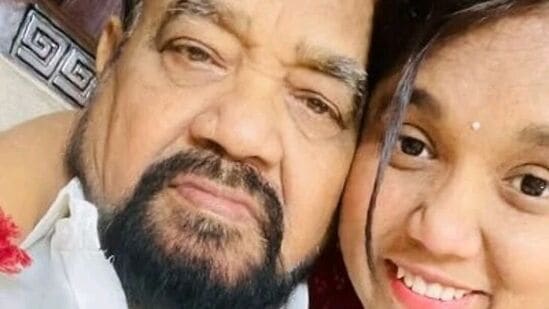 తండ్రి సాయన్నతో ఎమ్మెల్యే లాస్య